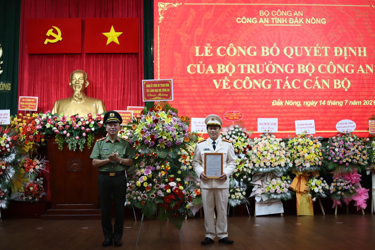 Đắk N&ocirc;ng c&oacute; t&acirc;n Gi&aacute;m đốc C&ocirc;ng an tỉnh 44 tuổi - Ảnh 1.
