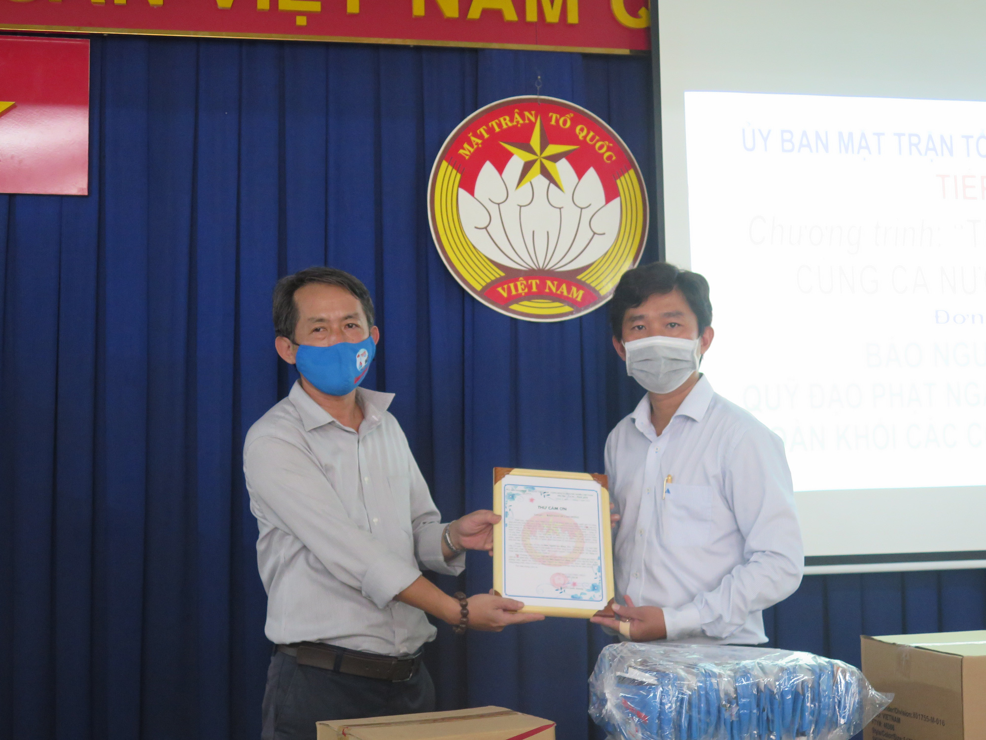 Chương tr&igrave;nh Thực phẩm miễn ph&iacute; c&ugrave;ng cả nước chống dịch đến với người d&acirc;n quận 6, TP HCM - Ảnh 2.