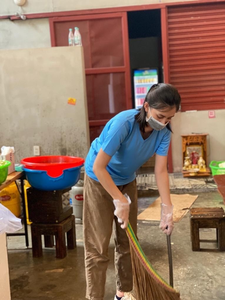 Hội Doanh nhân trẻ Việt Nam nấu hàng ngàn suất ăn cho tuyến đầu chống dịch và người nghèo - Ảnh 5.