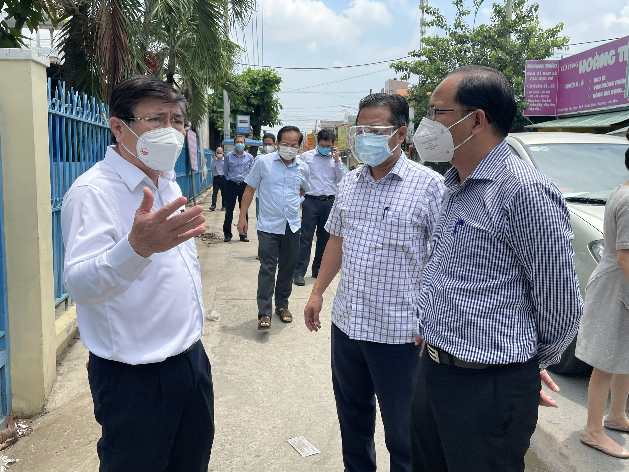 TP HCM xem xét thí điểm cho bán hàng thiết yếu ở chợ truyền thống có phát phiếu mua hàng