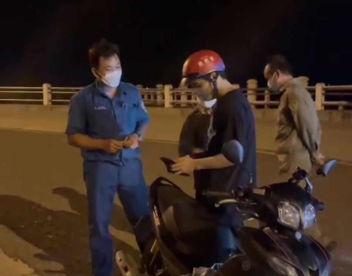 Nha Trang: Xử phạt gần 215 triệu đồng h&agrave;ng trăm trường hợp vi phạm gi&atilde;n c&aacute;ch x&atilde; hội - Ảnh 2.