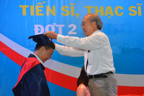 Hạ chuẩn đào tạo tiến sĩ, lo chất lượng thụt lùi