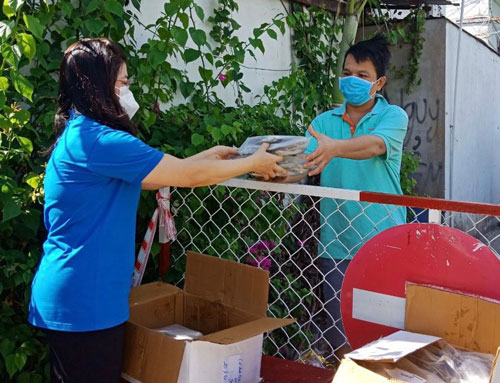 Sẻ chia kh&oacute; khăn c&ugrave;ng c&ocirc;ng nh&acirc;n - Ảnh 1.