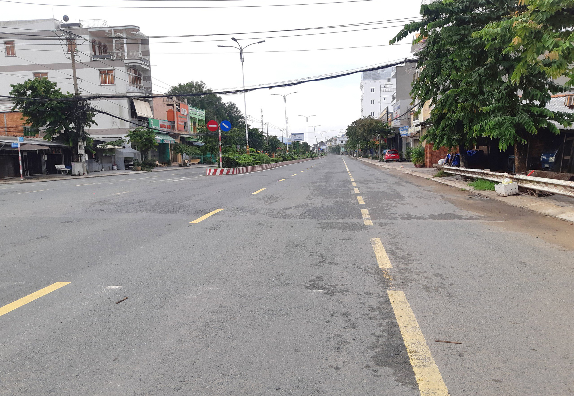 Ch&ugrave;m ảnh: Vắng lặng ở tỉnh c&oacute; số ca mắc Covid-19 nhiều nhất ĐBSCL - Ảnh 2.