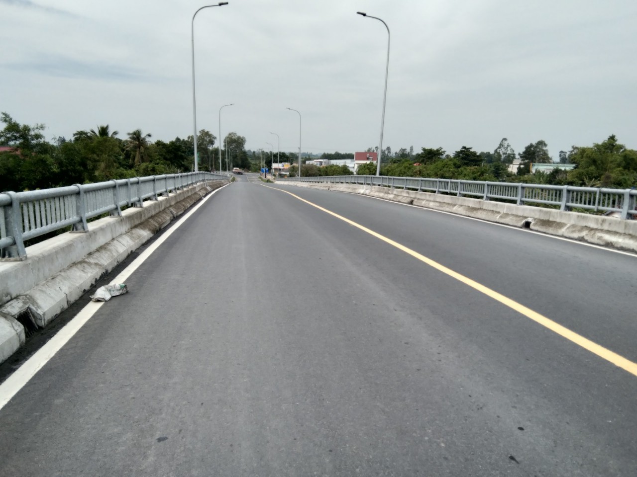 Ch&ugrave;m ảnh: Vắng lặng ở tỉnh c&oacute; số ca mắc Covid-19 nhiều nhất ĐBSCL - Ảnh 4.
