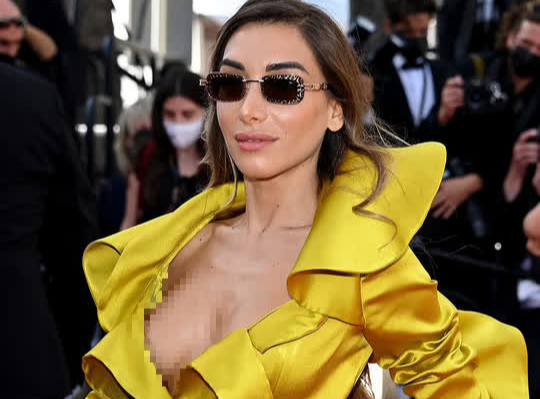 Mốt thả rông, xuyên thấu và hớ hênh “đại náo” thảm đỏ Liên hoan Phim Cannes