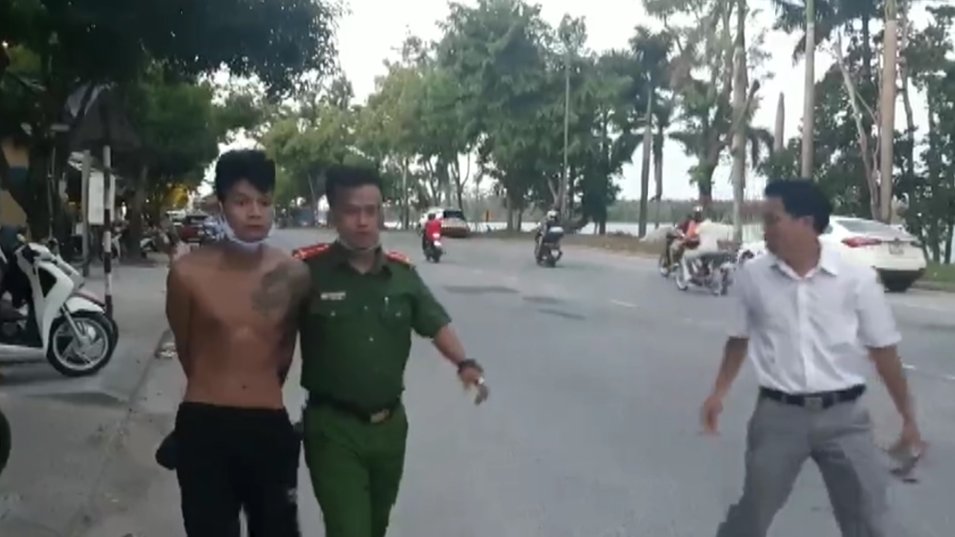 Người cháu từng bị loạn thần chém bà nội tử vong