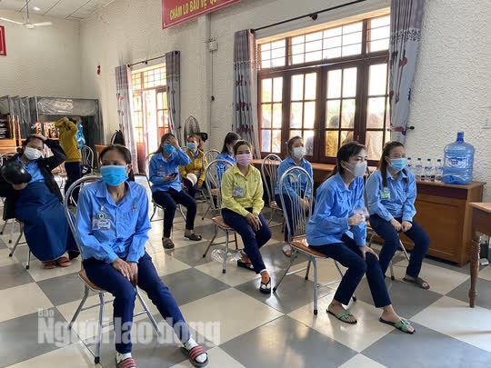 Lấy mẫu xét nghiệm 3.000 công nhân công ty có ca dương tính SARS-CoV-2 ở Đà Nẵng - Ảnh 9.
