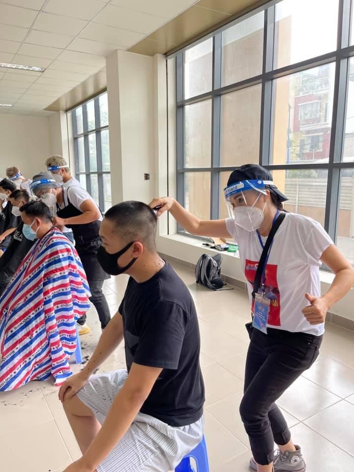 Hoa hậu Kh&aacute;nh V&acirc;n c&ugrave;ng nhiều nghệ sĩ tiếp tục hỗ trợ người d&acirc;n chống dịch - Ảnh 8.