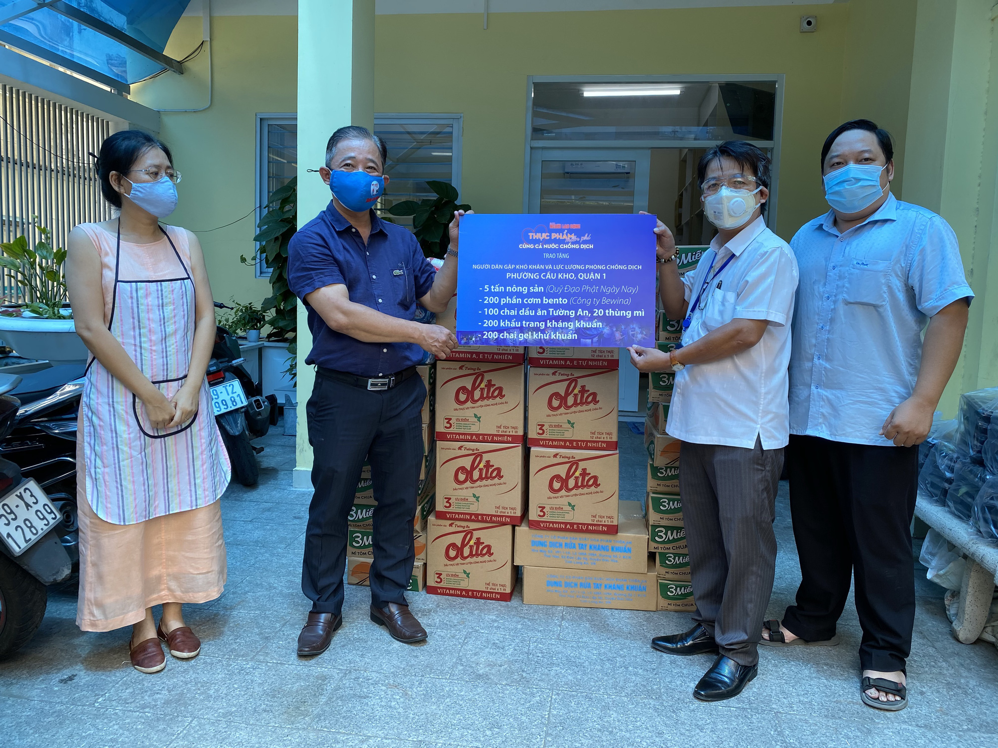 &ldquo;Thực phẩm miễn ph&iacute; c&ugrave;ng cả nước chống dịch&rdquo; đến với quận 1, TP HCM - Ảnh 1.