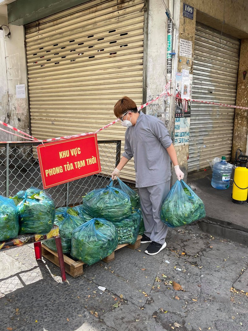 Hoa hậu Kh&aacute;nh V&acirc;n c&ugrave;ng nhiều nghệ sĩ tiếp tục hỗ trợ người d&acirc;n chống dịch - Ảnh 2.