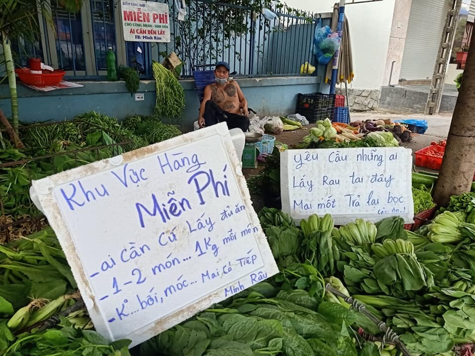 Ông chủ sạp rau Minh Râu kể về chuyện vừa bán vừa cho - Ảnh 3.