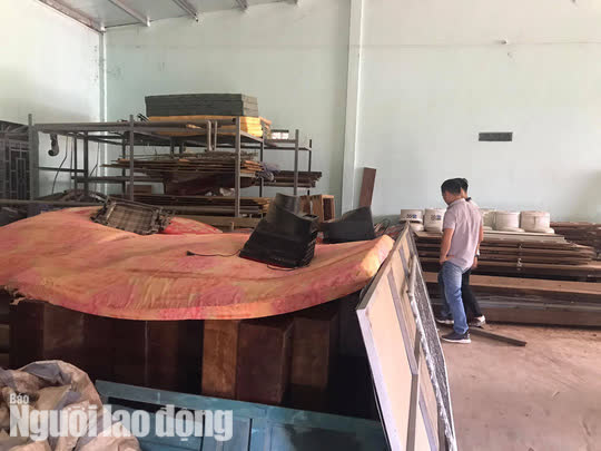 Chuyện lạ: Nhiều người c&ugrave;ng nhận chủ số gỗ lậu lớn vừa ph&aacute;t hiện - Ảnh 2.
