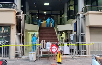 Nữ nhân viên ngân hàng đi viện khám, phát hiện nhiễm SARS-CoV-2 chưa rõ nguồn lây
