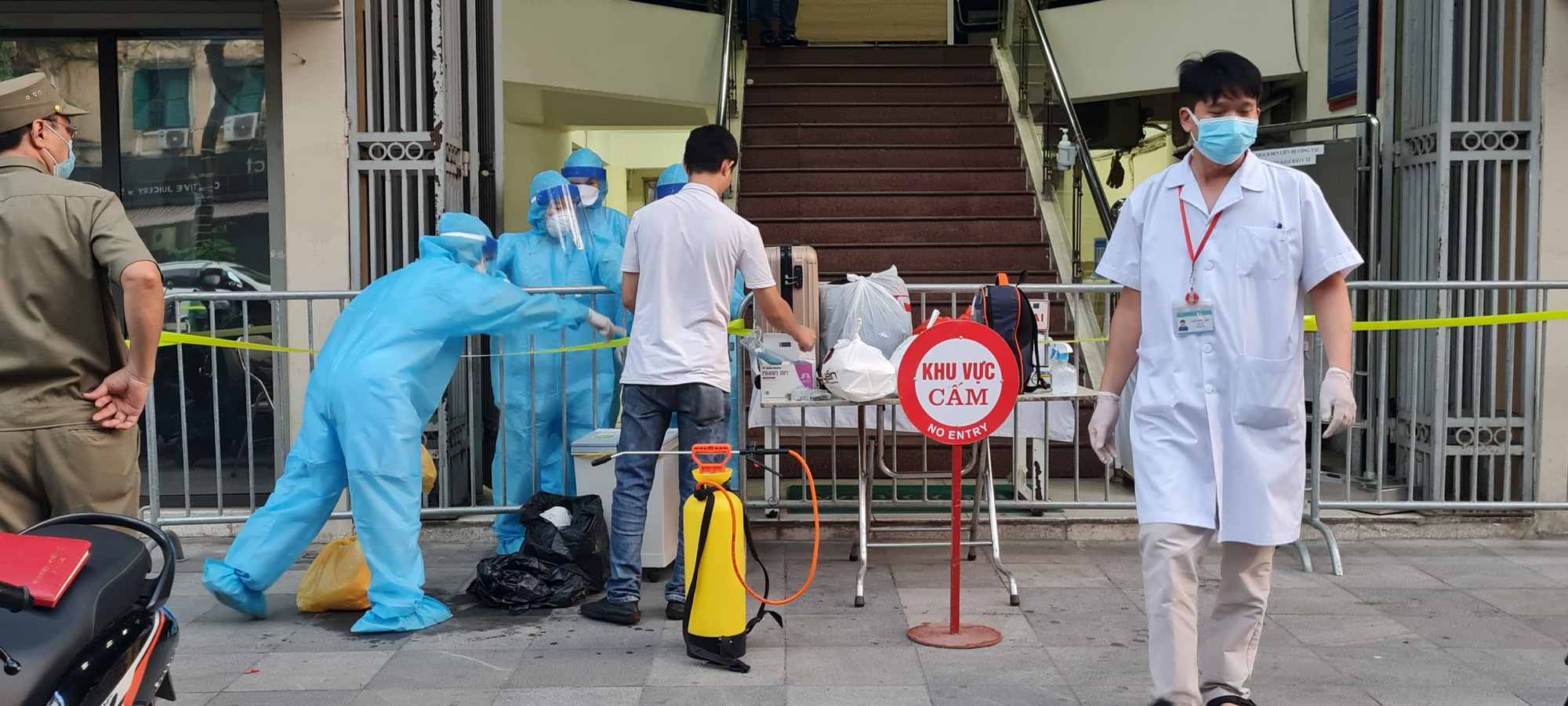 7 người thân nhân viên ngân hàng dương tính SARS-CoV-2