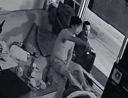 CLIP: Giây phút tử tù Nguyễn Kim An "hỏi thăm" một người dân ở quận 10, TP HCM
