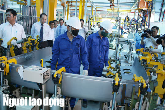 Điều kiện, thủ tục tạm dừng đ&oacute;ng bảo hiểm x&atilde; hội v&agrave;o quỹ hưu tr&iacute; do Covid-19 - Ảnh 1.
