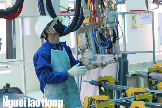 Điều kiện, thủ tục tạm dừng đ&oacute;ng bảo hiểm x&atilde; hội v&agrave;o quỹ hưu tr&iacute; do Covid-19 - Ảnh 3.