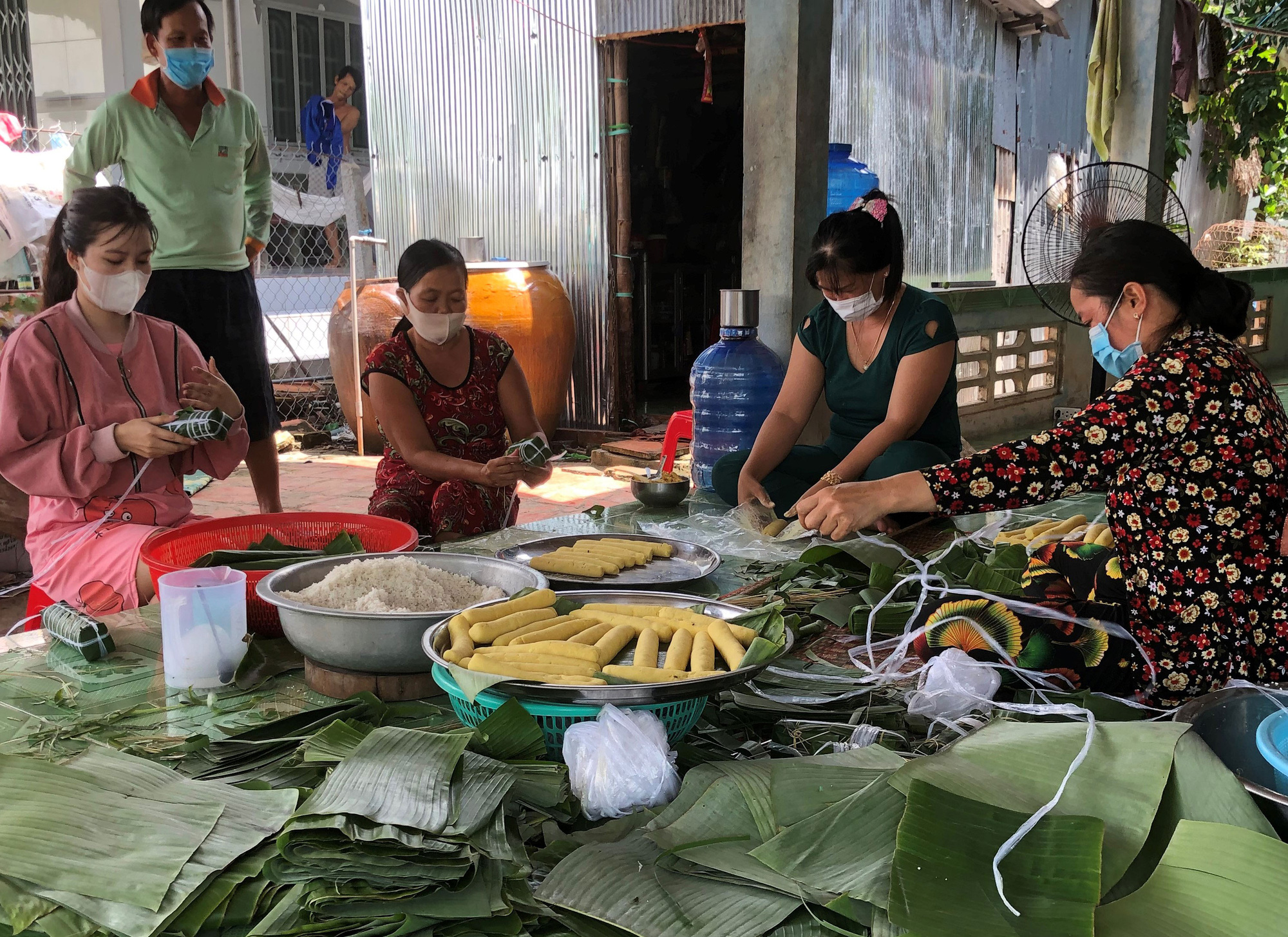 CHUYỆN ĐẸP "BẦU BÍ THƯƠNG NHAU" (*): Thấy đồng bào hoạn nạn, mình đau