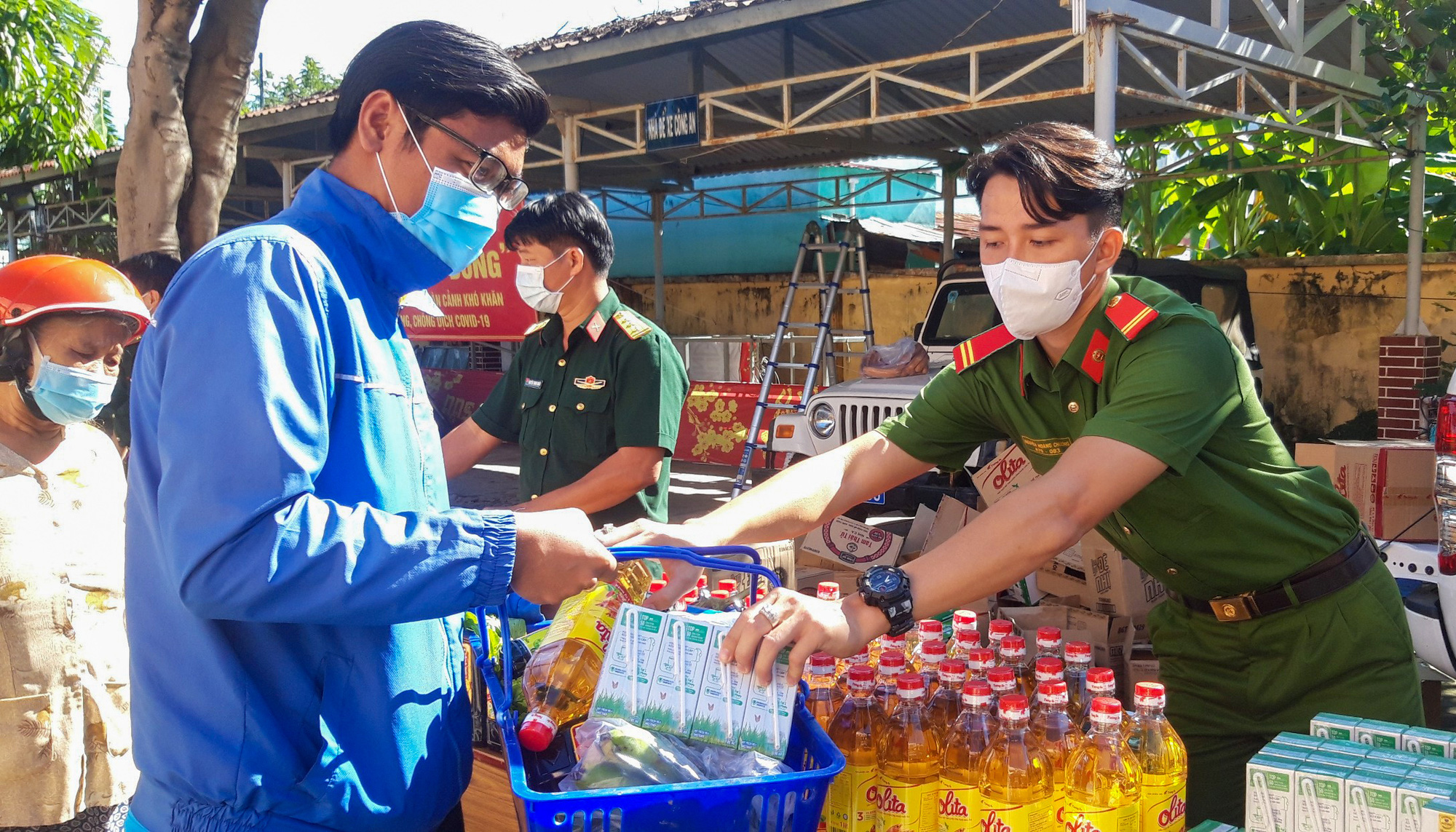 Đến lượt người dân Cần Giờ đi chợ 0 đồng - Ảnh 2.