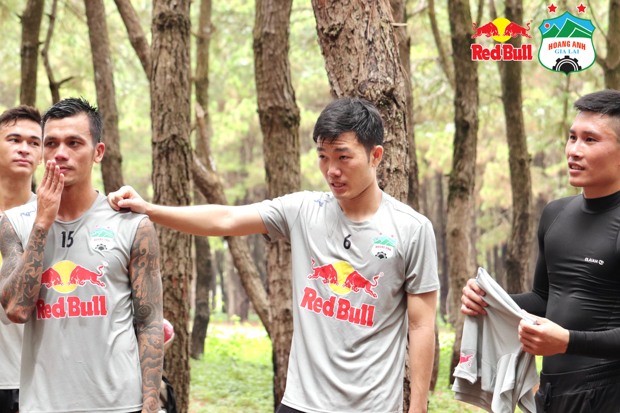 HLV Kiatisuk nhồi thể lực Xuân Trường, Minh Vương sau tin hoãn V-League