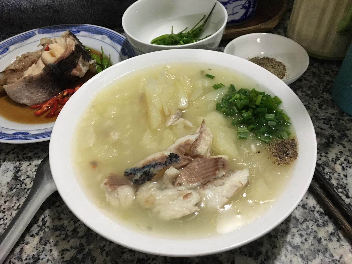 Tấm tắc cùng món cháo khoai mì 'lai' canh