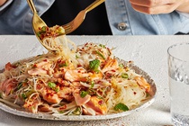 Món salad miến cá hồi đậm đà cho bữa trưa