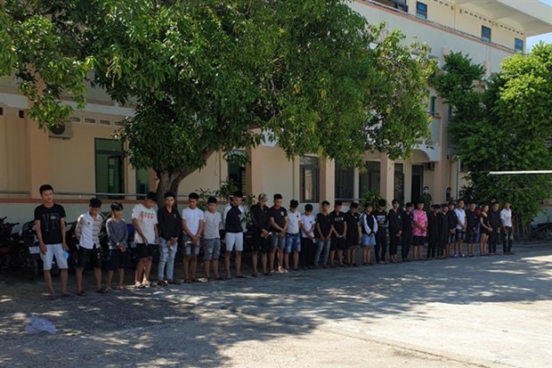 Hàng chục thanh, thiếu niên ra QL1 đua xe, gây náo loạn