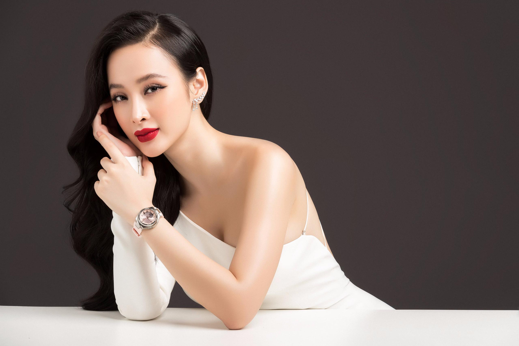 "Bà mẹ nhí" Angela Phương Trinh gây tranh cãi khi chỉ cách chữa bệnh ung thư