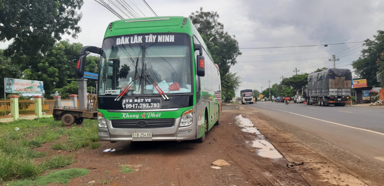 Xe khách giường nằm nhồi nhét người từ vùng dịch về Đắk Lắk