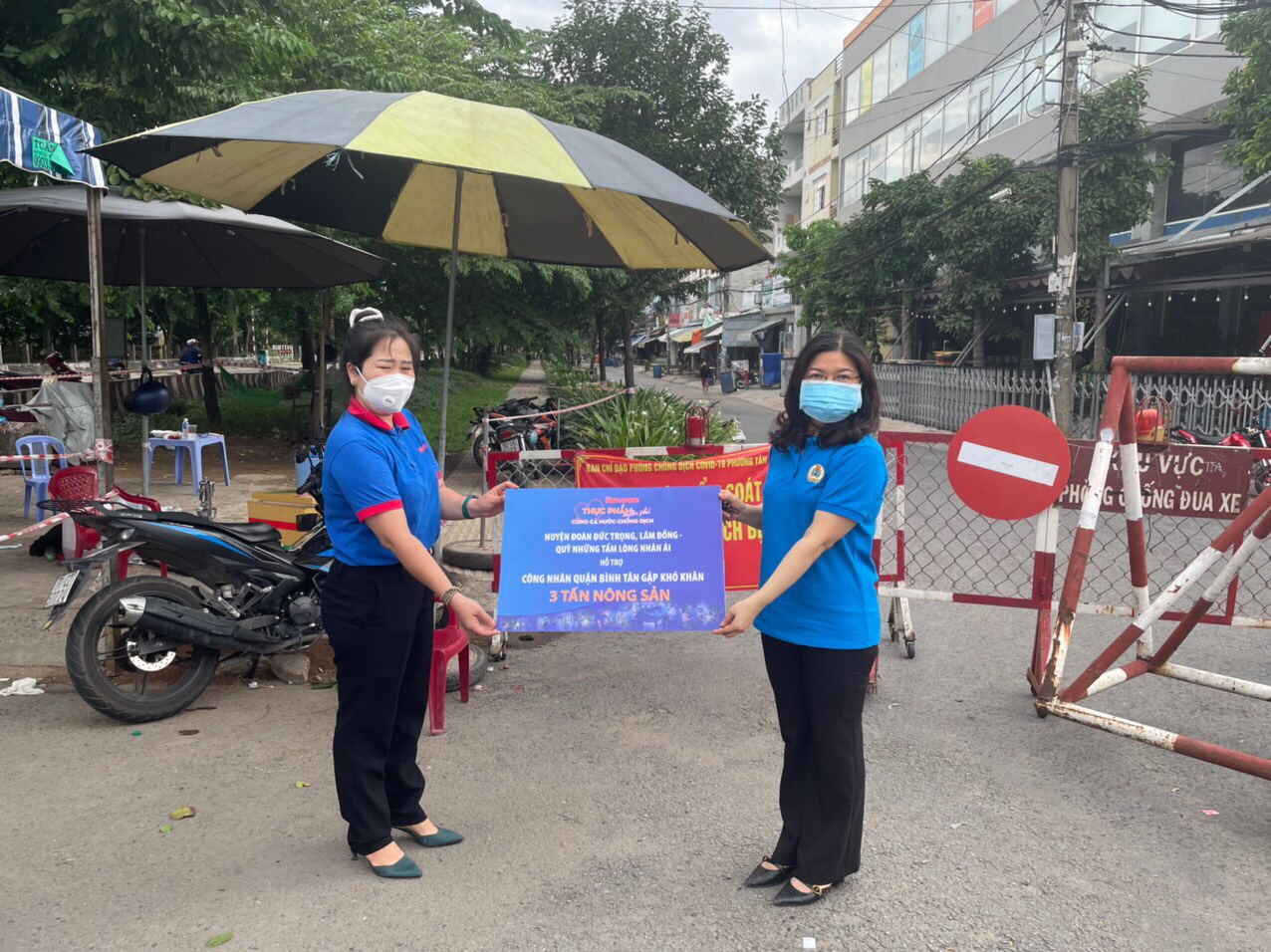 "Thực phẩm miễn phí cùng cả nước chống dịch": Vì chúng ta chảy chung dòng máu