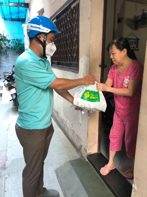 CHUYỆN ĐẸP BẦU B&Iacute; THƯƠNG NHAU (*): T&igrave;nh người ở v&ugrave;ng c&oacute; dịch - Ảnh 2.