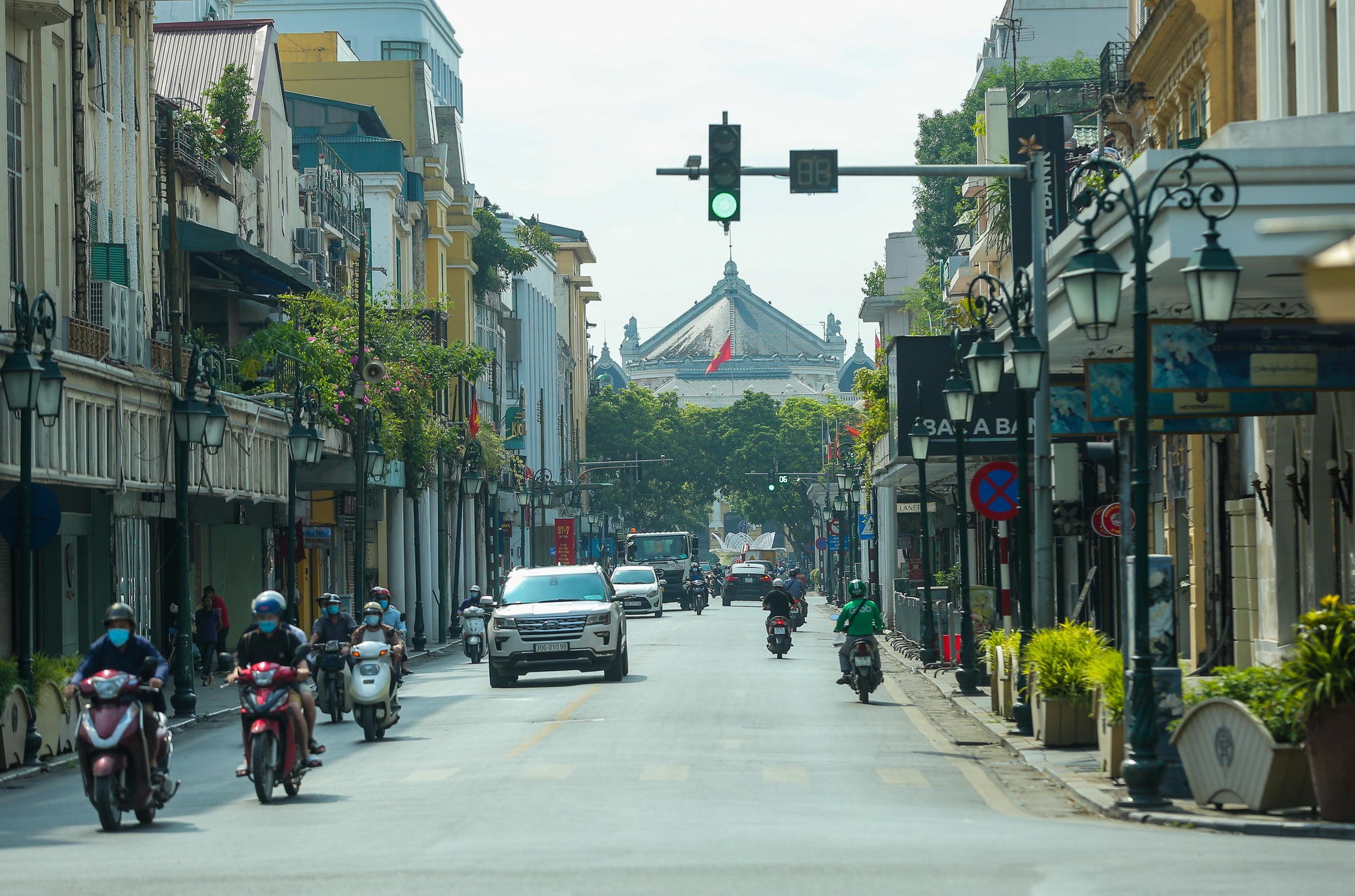 Hà Nội như thế nào sau khi có công điện khẩn hạn chế người dân ra đường?
