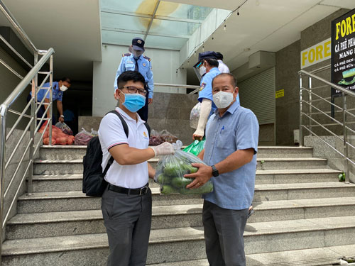 Hơn 10 tỉ đồng hàng thiết yếu hỗ trợ công nhân TP HCM chống dịch