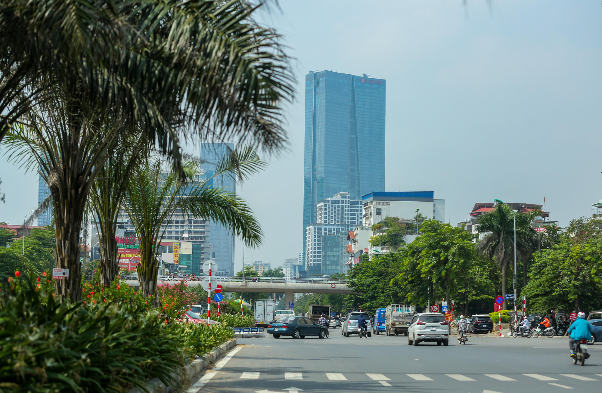 Hà Nội như thế nào sau khi có công điện khẩn hạn chế người dân ra đường? - Ảnh 14.