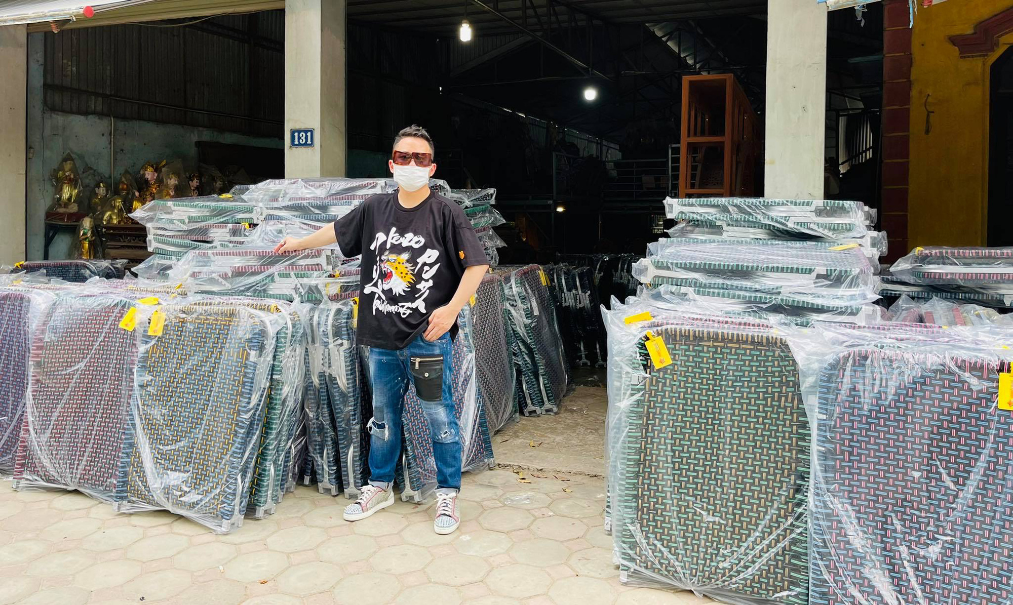 Ca sĩ Tùng Dương kêu gọi được hơn 3 tỉ đồng mua máy thở, gạo tặng người dân TP HCM - Ảnh 2.