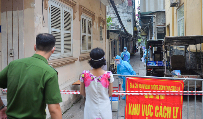 Hà Nội ghi nhận thêm 17 ca dương tính SARS-CoV-2 ở 7 quận, huyện - Ảnh 1.