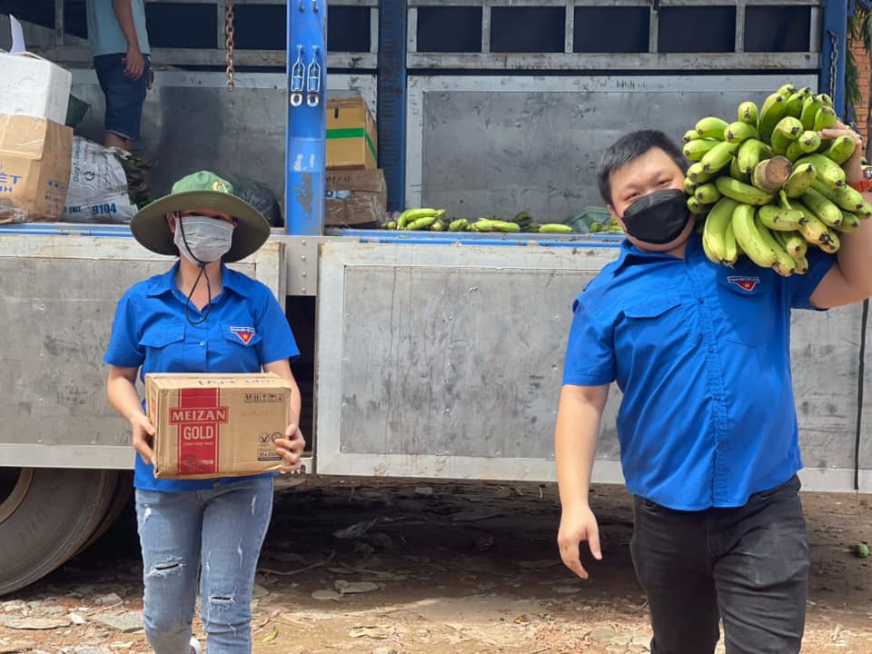 37 tấn n&ocirc;ng sản đồng h&agrave;nh c&ugrave;ng c&ocirc;ng nh&acirc;n TP HCM chống dịch - Ảnh 4.