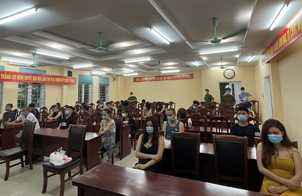 Tụ tập "mở tiệc" trong quán karaoke, 25 trường hợp dương tính với ma túy