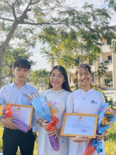 Cậu học tr&ograve; ngh&egrave;o ở Quảng Nam đạt điểm 10 m&ocirc;n Ngữ văn - Ảnh 4.