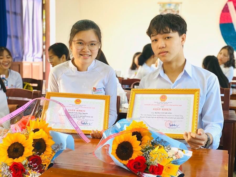 Cậu học tr&ograve; ngh&egrave;o ở Quảng Nam đạt điểm 10 m&ocirc;n Ngữ văn - Ảnh 1.