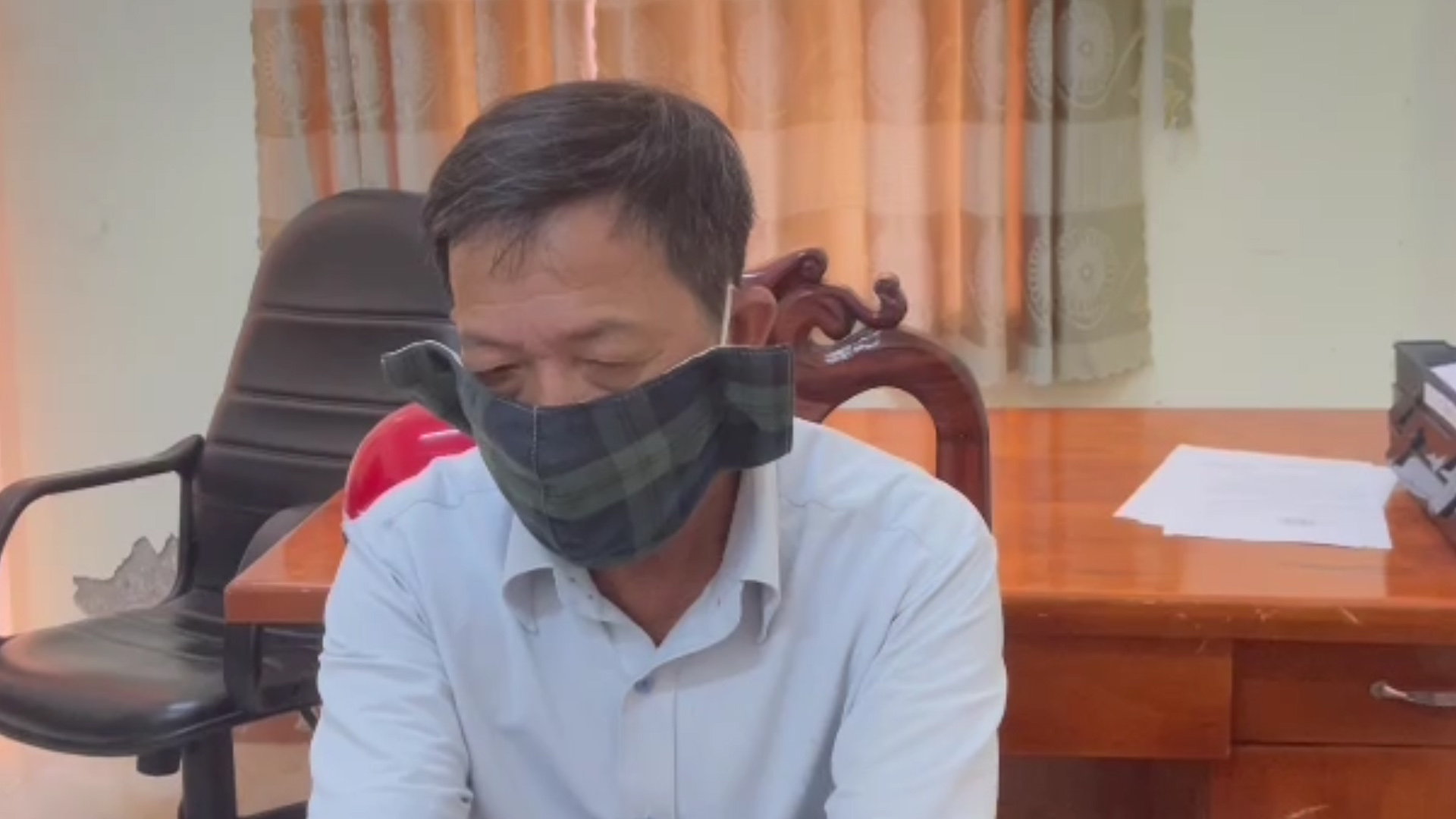 Đ&aacute; g&agrave;, đ&aacute;nh bạc bất chấp dịch Covid-19 - Ảnh 2.