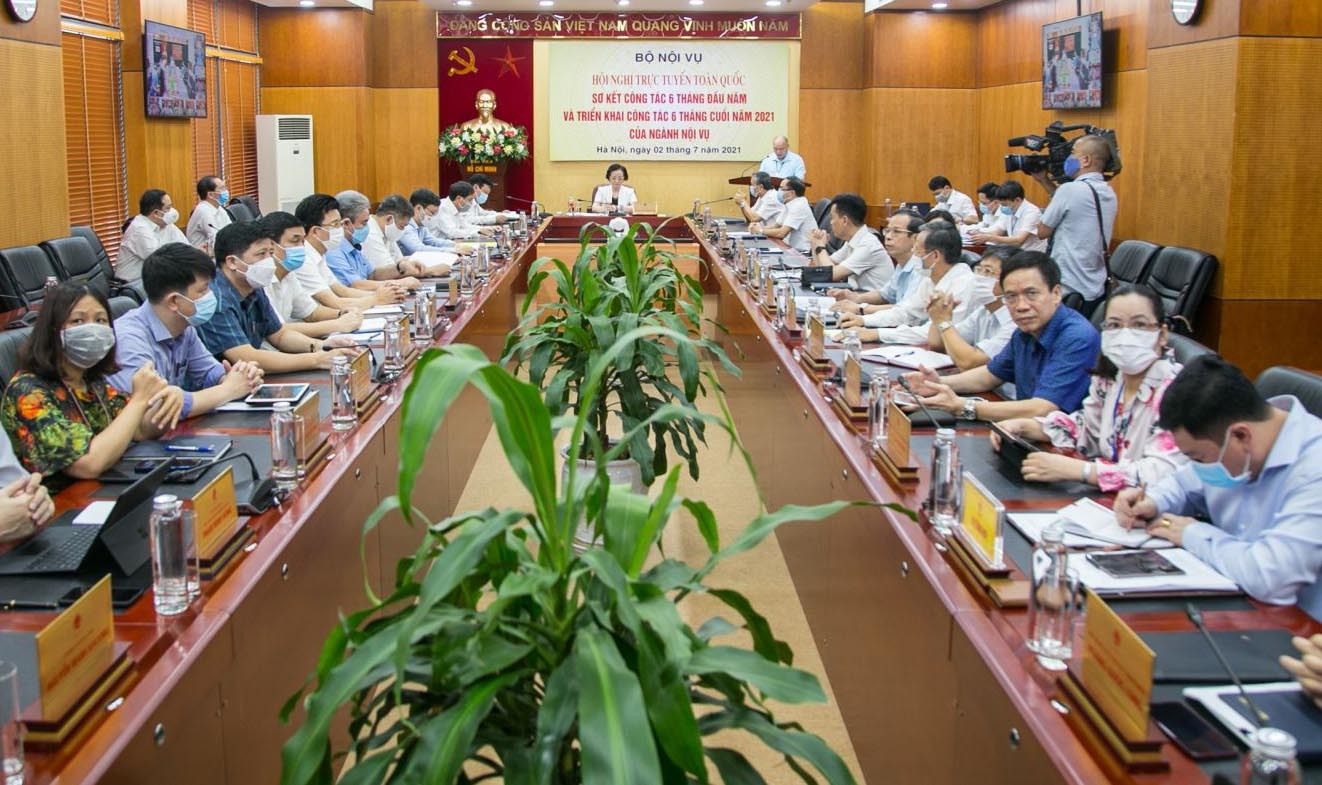 Tr&igrave;nh Bộ Ch&iacute;nh trị th&ocirc;ng qua Đề &aacute;n cơ cấu Ch&iacute;nh phủ nhiệm kỳ 2021-2026 - Ảnh 1.