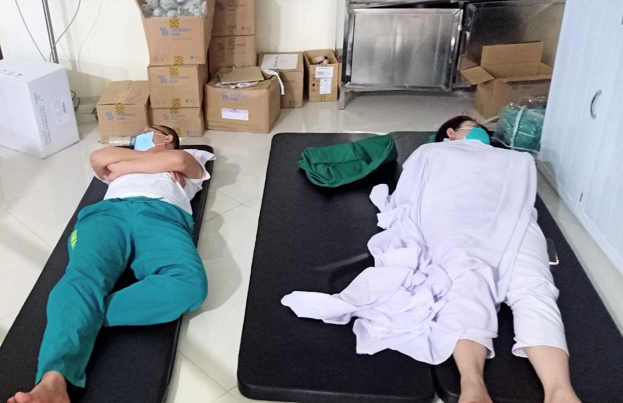 Cận cảnh c&aacute;c y, b&aacute;c sĩ Thanh H&oacute;a l&agrave;m việc ở t&acirc;m dịch Covid-19 TP HCM - Ảnh 4.