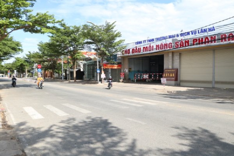Tạm đình chỉ chủ tịch phường tự thu phí xác nhận giấy đi đường khi thực hiện giãn cách xã hội