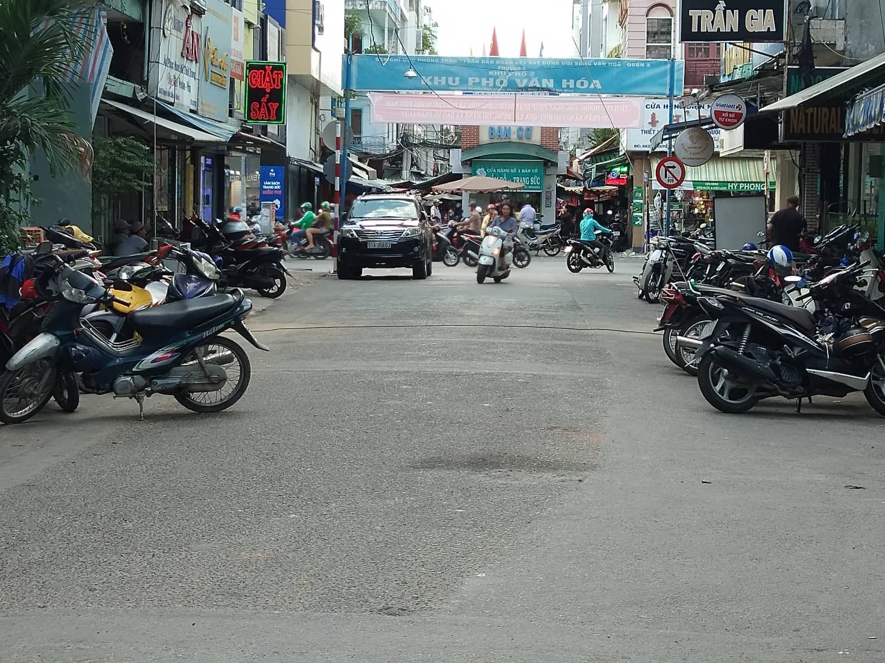 Công an TP HCM truy tìm kẻ đánh người phụ nữ ở quận 8