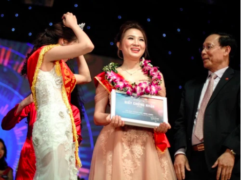 Vẻ đẹp sang chảnh của Hoa khôi Báo chí Vũ Phương Anh