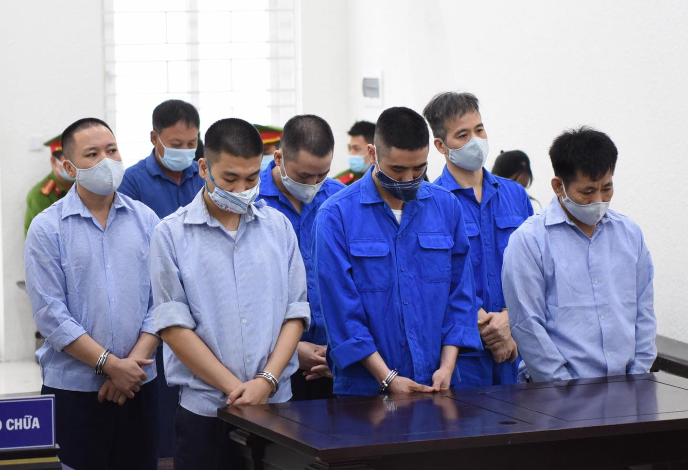 Dán logo có dòng chữ "An toàn là bạn, tai nạn là thù", thu tiền bảo kê 6,2 tỉ đồng