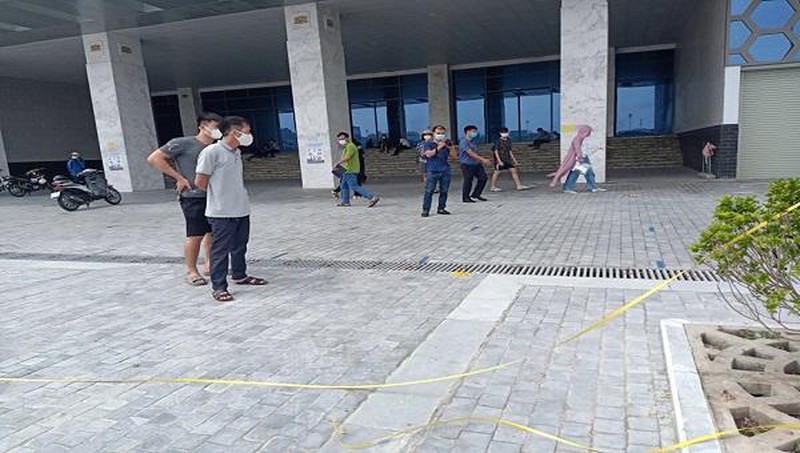 Điều tra vụ xô xát giữa nhân viên CDC Hải Dương và người đến xét nghiệm Covid-19
