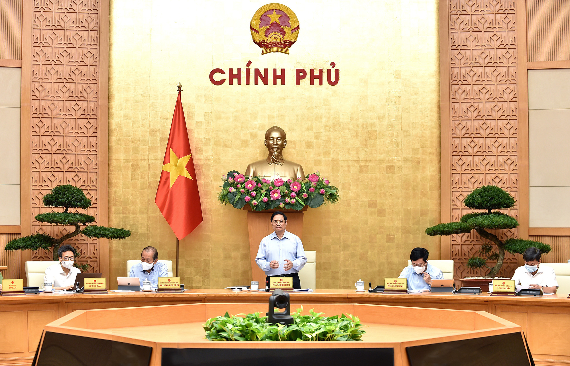 Tuyệt đối không để thiếu bệnh viện, trang thiết bị y tế nhất là oxy, máy thở